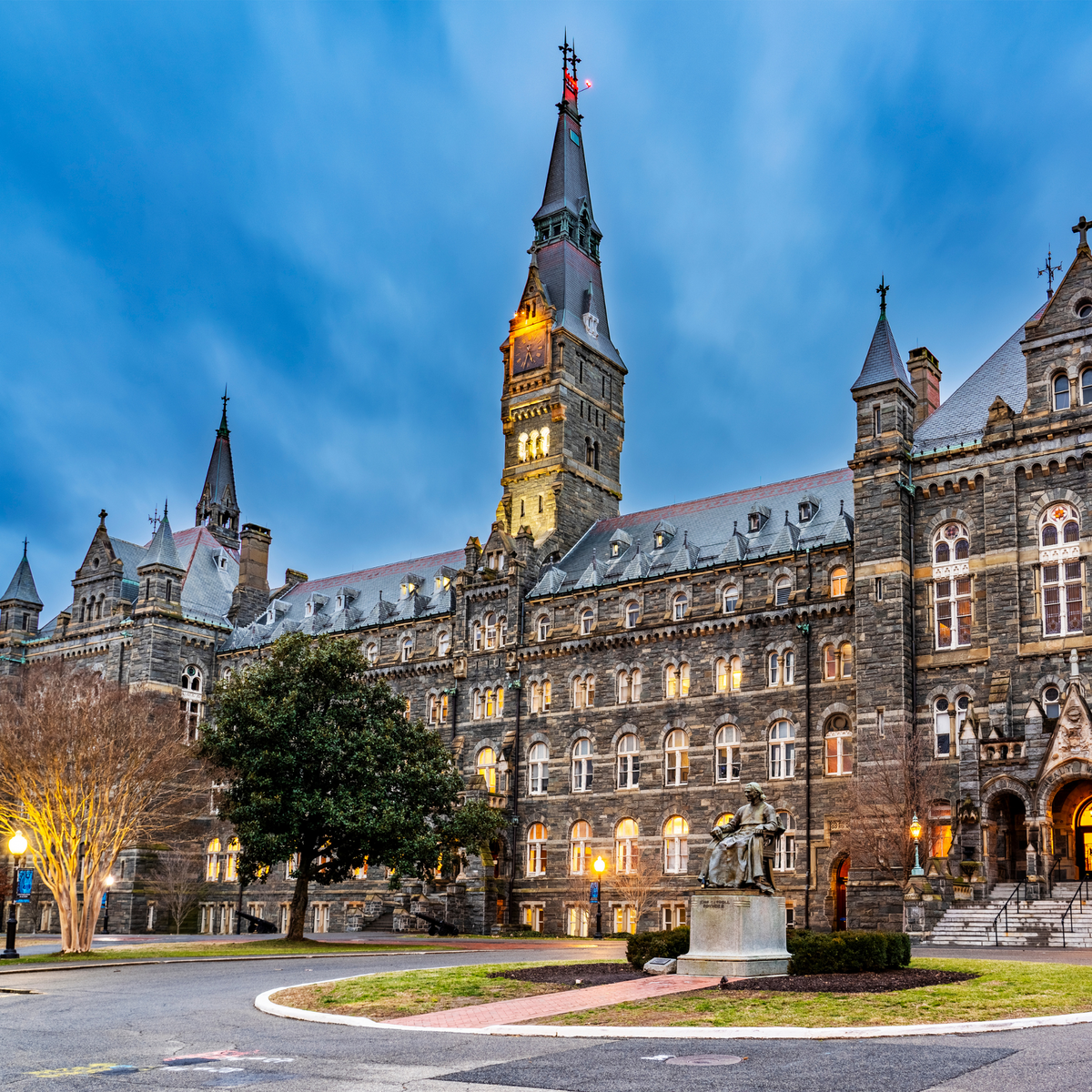 Timeless Georgetown Graduation Gifts: Celebrate The Class of 2025 with Elegance and Style